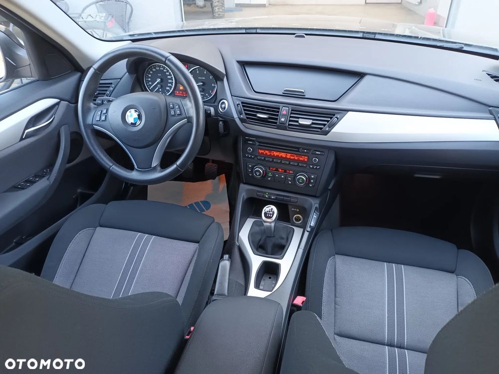BMW X1 sDrive18i - 11