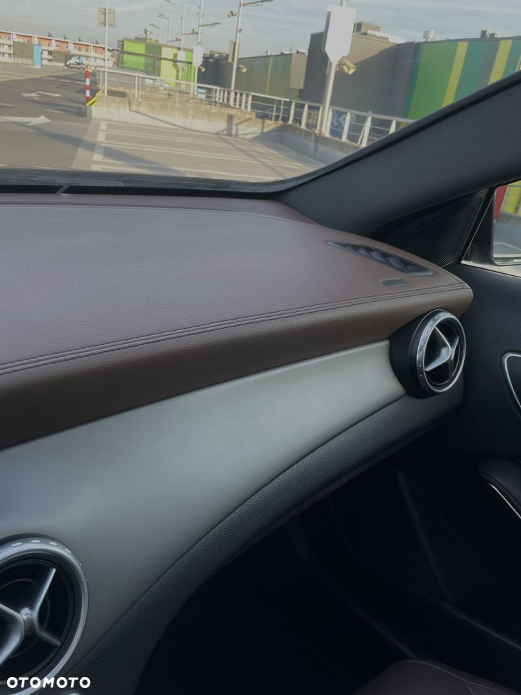 Mercedes-Benz GLA - 28