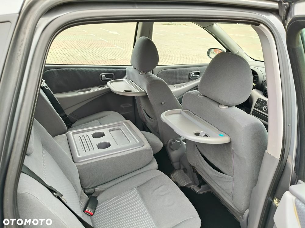 Nissan Almera Tino - 15