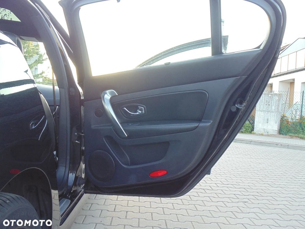 Renault Latitude 2.0 dCi Initiale - 33