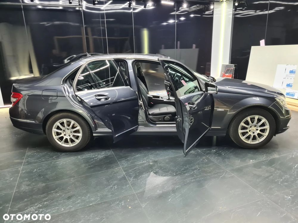Mercedes-Benz Klasa C 180 BlueEFFICIENCY Avantgarde - 19
