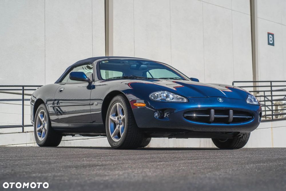 Jaguar XK8 - 2
