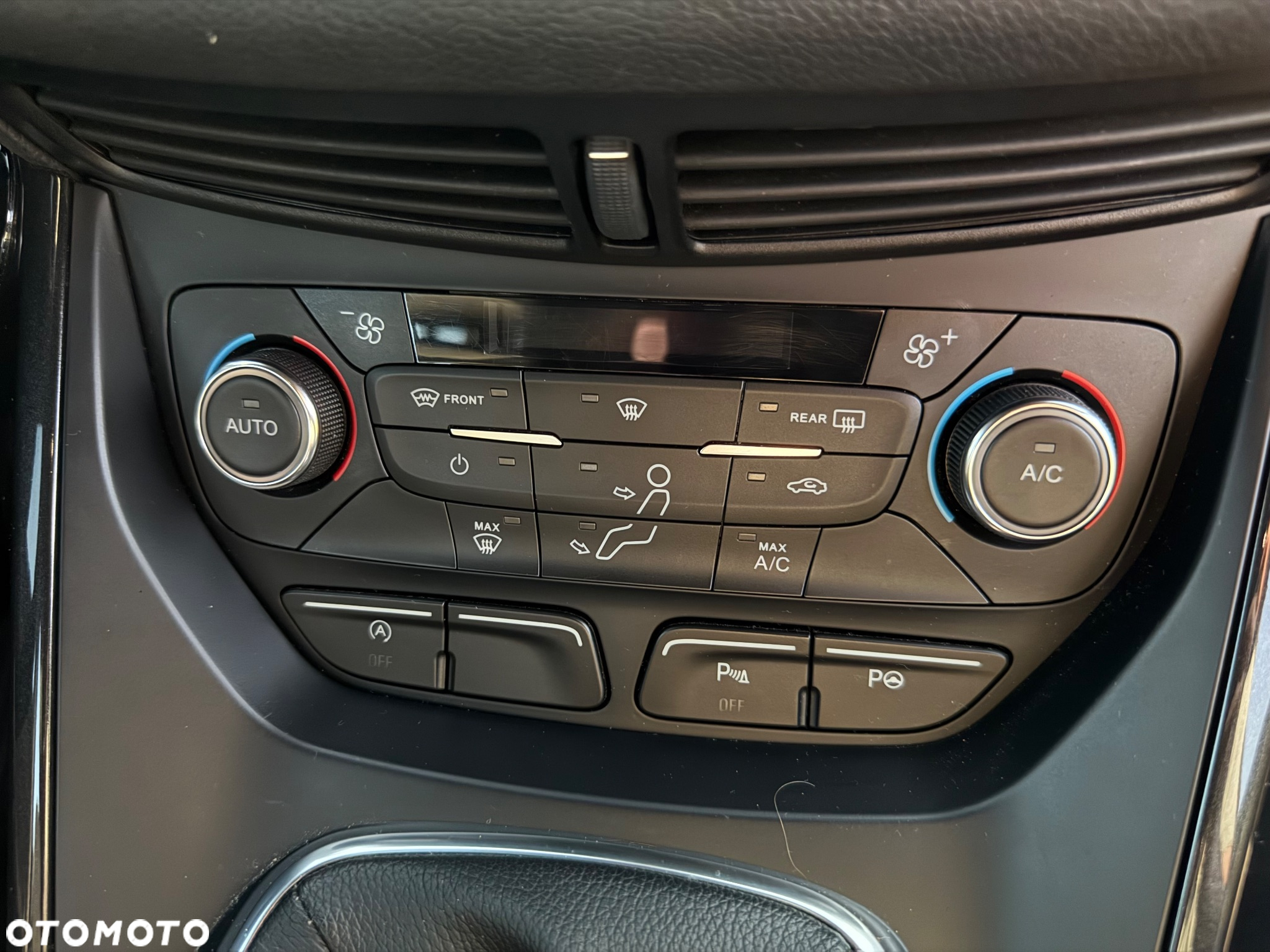 Ford Kuga 1.5 EcoBoost 2x4 ST-Line - 16
