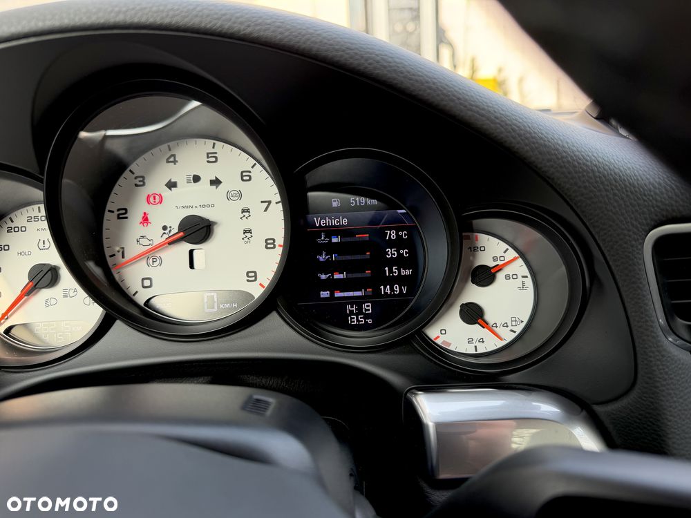 Porsche 911 Carrera - 26