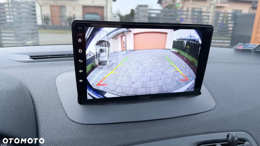 Renault Fluence 1.6 16V Zen - 13