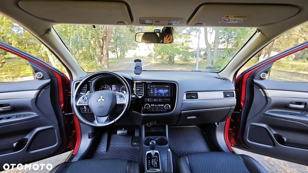 Mitsubishi Outlander 2.0 Instyle Navi 4WD CVT - 11