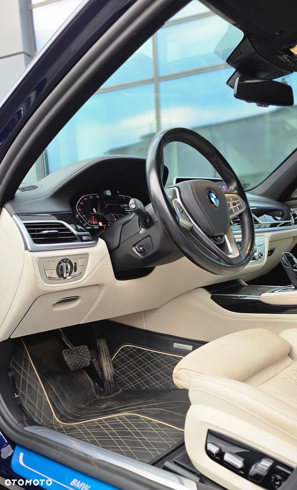 BMW Seria 7 750i xDrive - 11