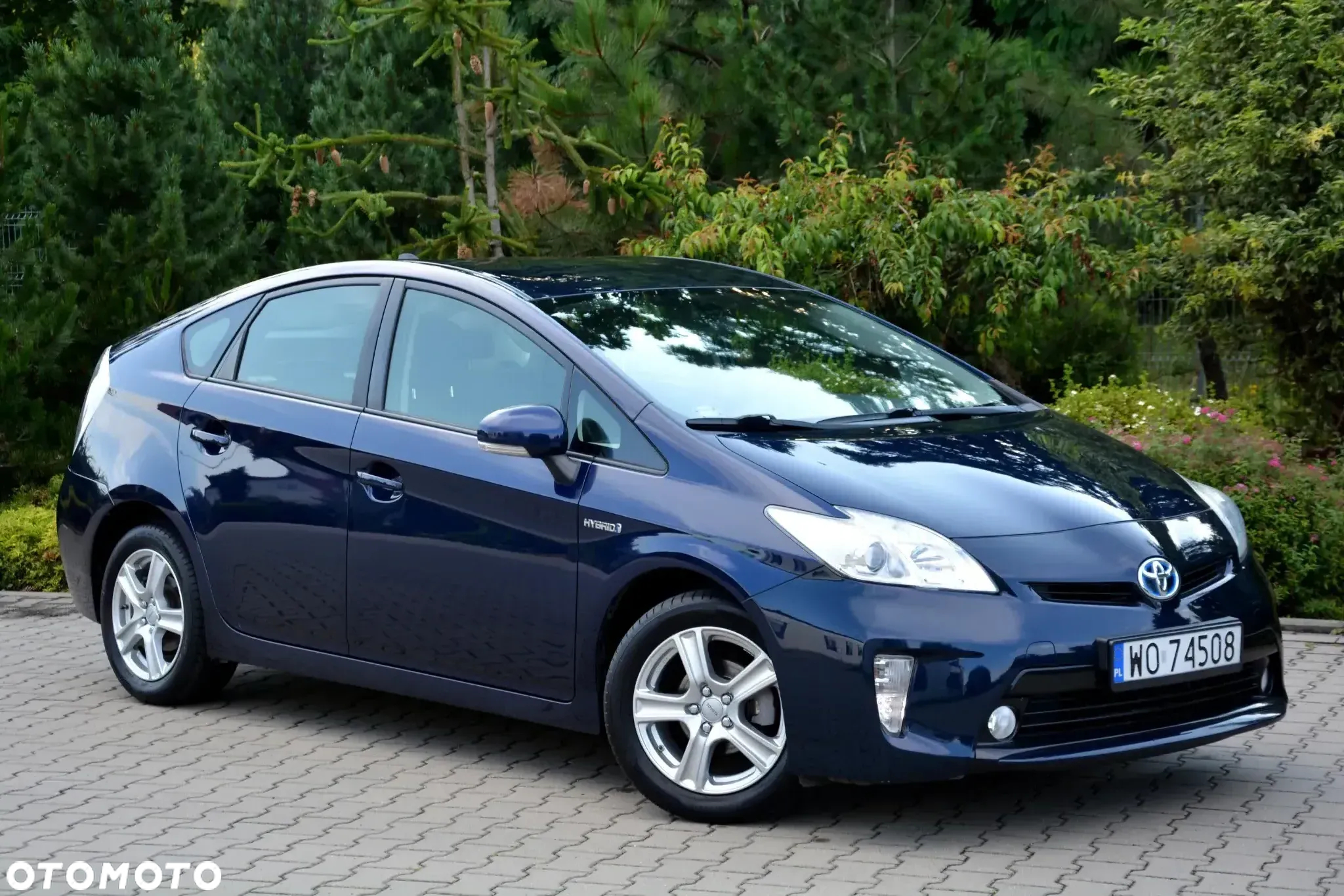 Toyota Prius (Hybrid) Executive - 2