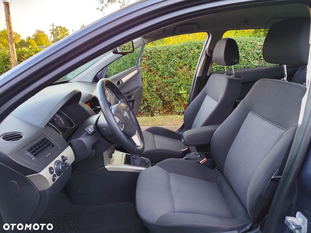 Opel Astra 1.6 Caravan Catch me now - 19