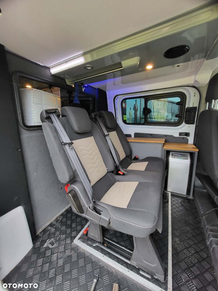Ford Tourneo Custom - 11