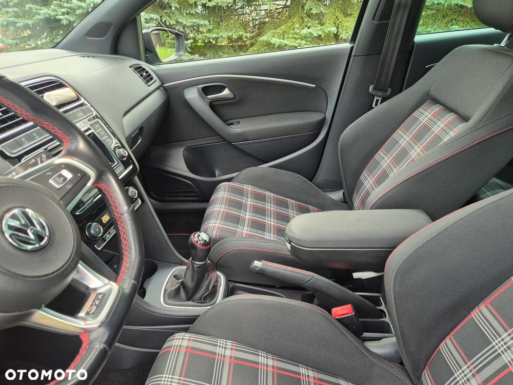 Volkswagen Polo 1.8 TSI BMT GTI - 21