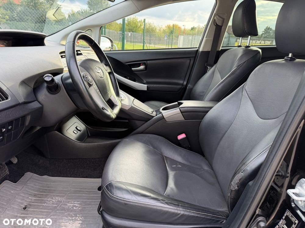 Toyota Prius 1.8 HSD Prestige - 9