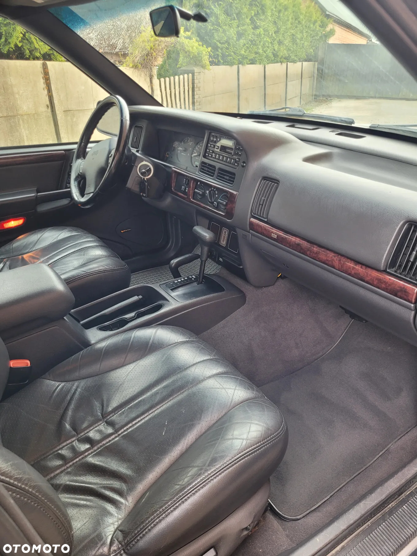 Jeep Grand Cherokee - 14
