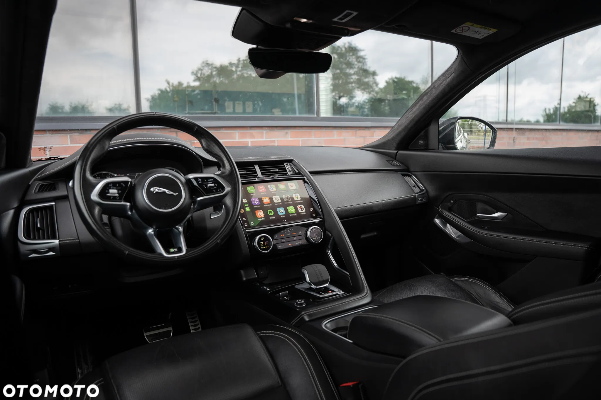 Jaguar E-Pace D200 AWD R-Dynamic - 24