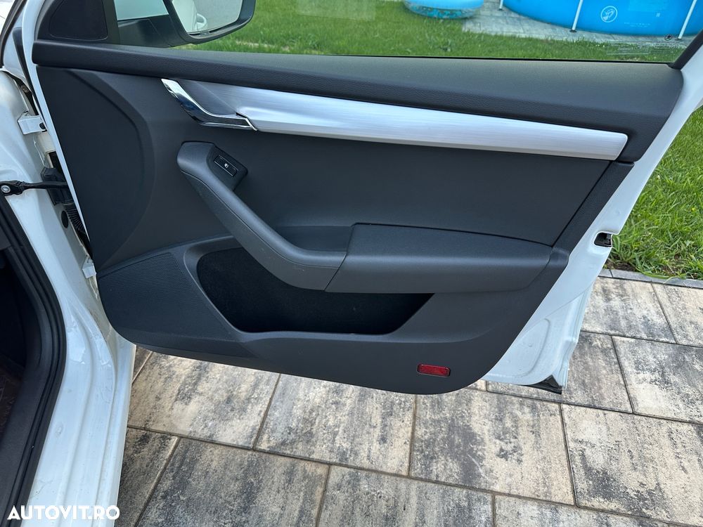 Skoda Octavia 1.6 TDI DSG Style - 2