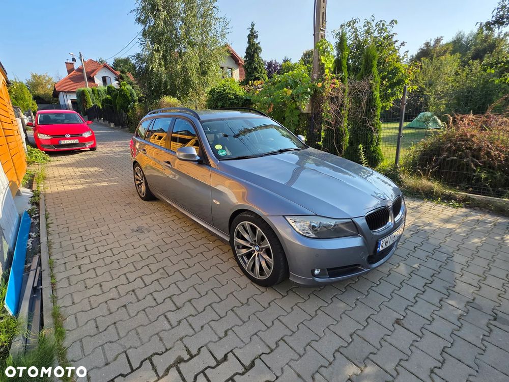 BMW Seria 3 320d DPF Touring - 11