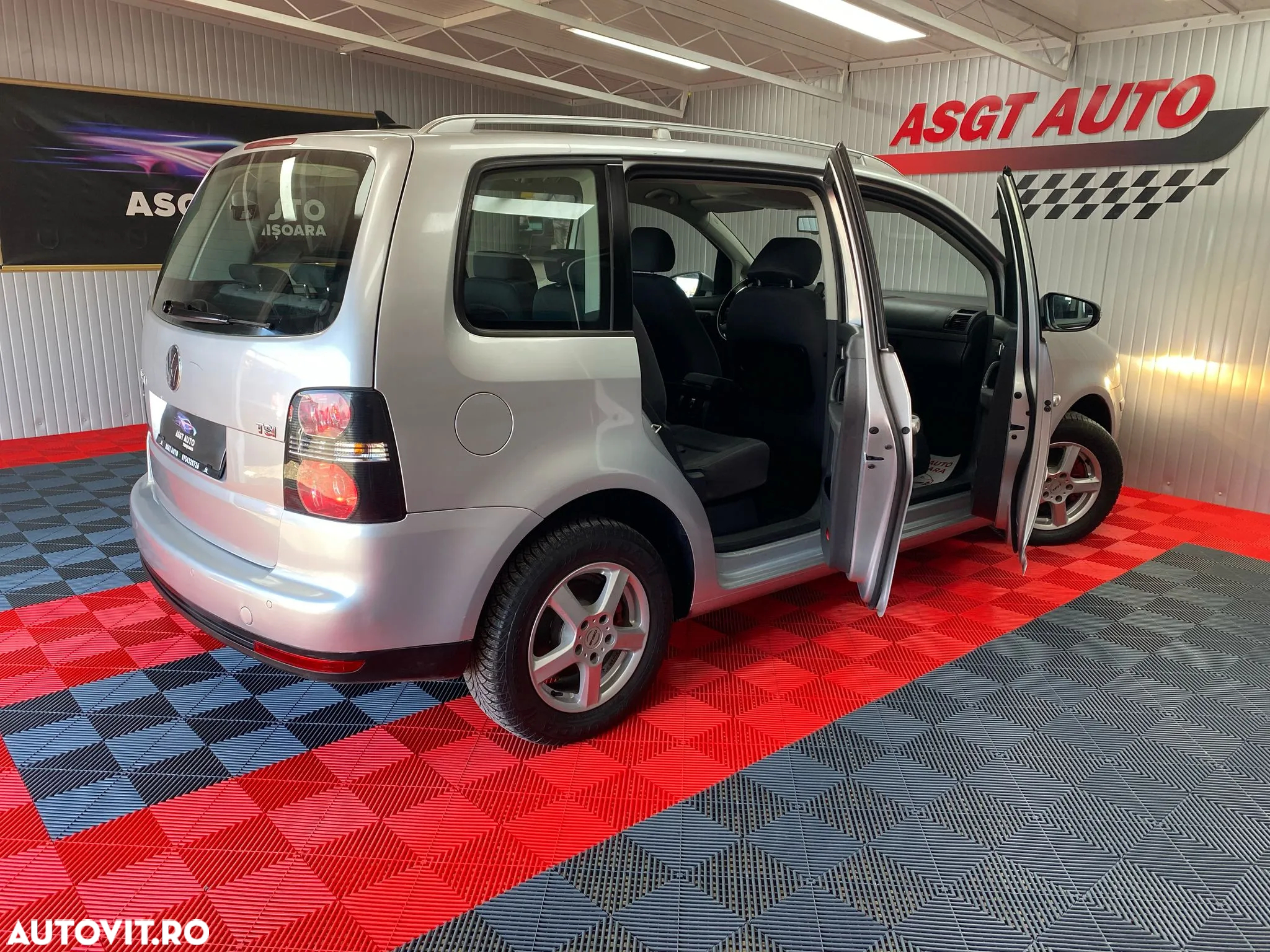 Volkswagen Touran - 19
