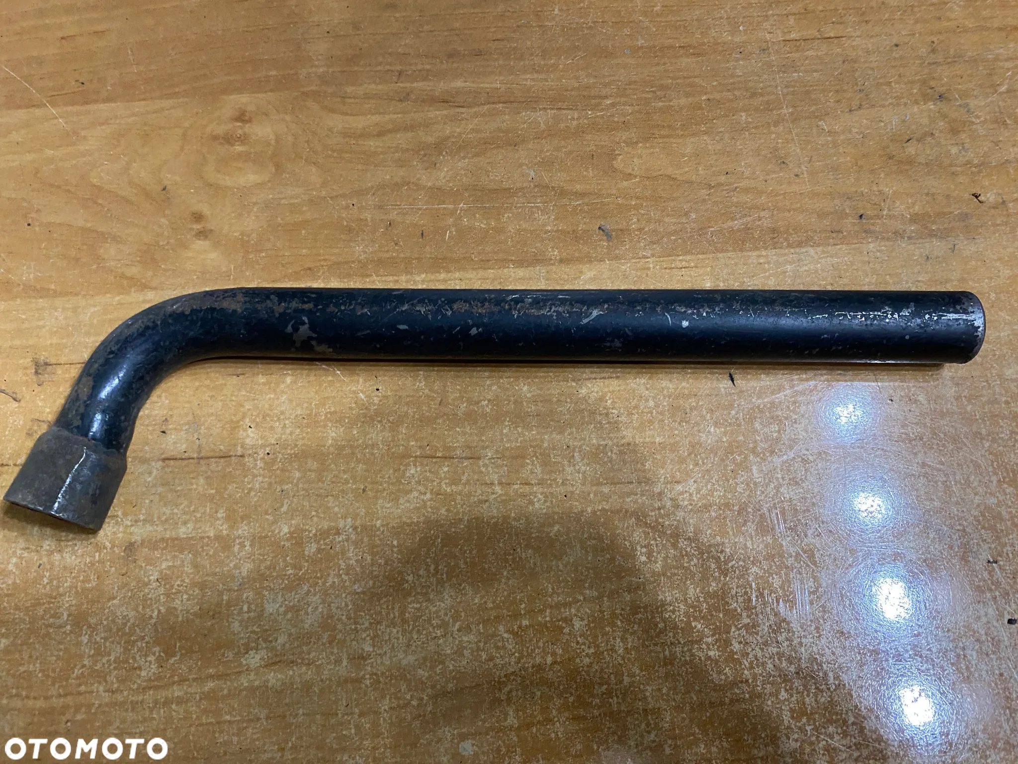 KLUCZ DO KÓŁ HAK HOLOWNICZY UCHO VW MERCEDES BMW OPEL FORD ITP. - 18