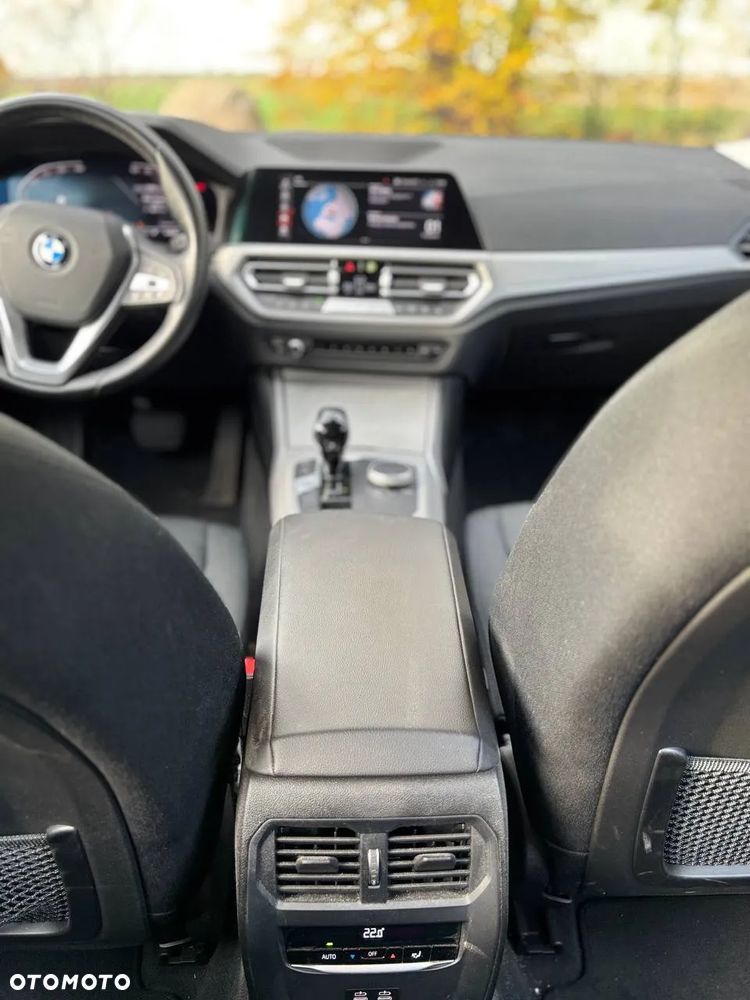 BMW Seria 3 320d Touring Advantage - 21