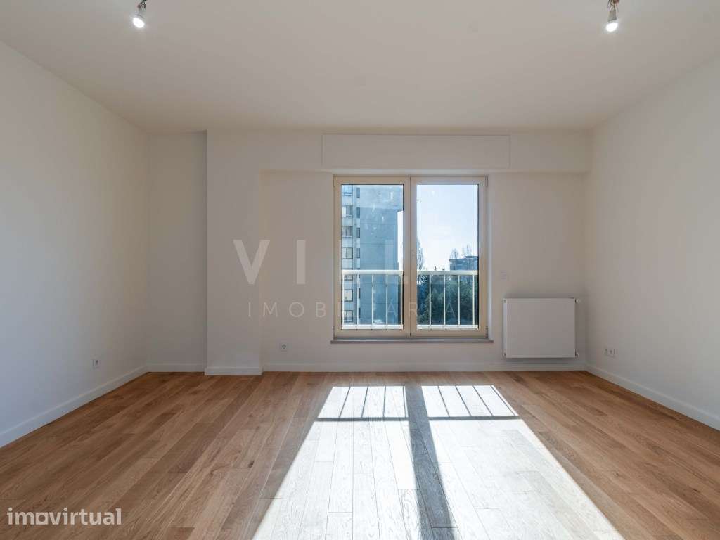Apartamento T3 remodelado em 2025 | Vista mar parcial | 2 lugares d... - Grande imagem: 3/47