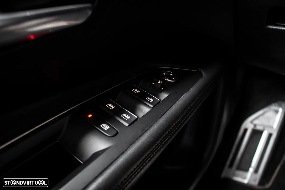 Peugeot 3008 1.6 Hybrid GT e-EAT8 - 19