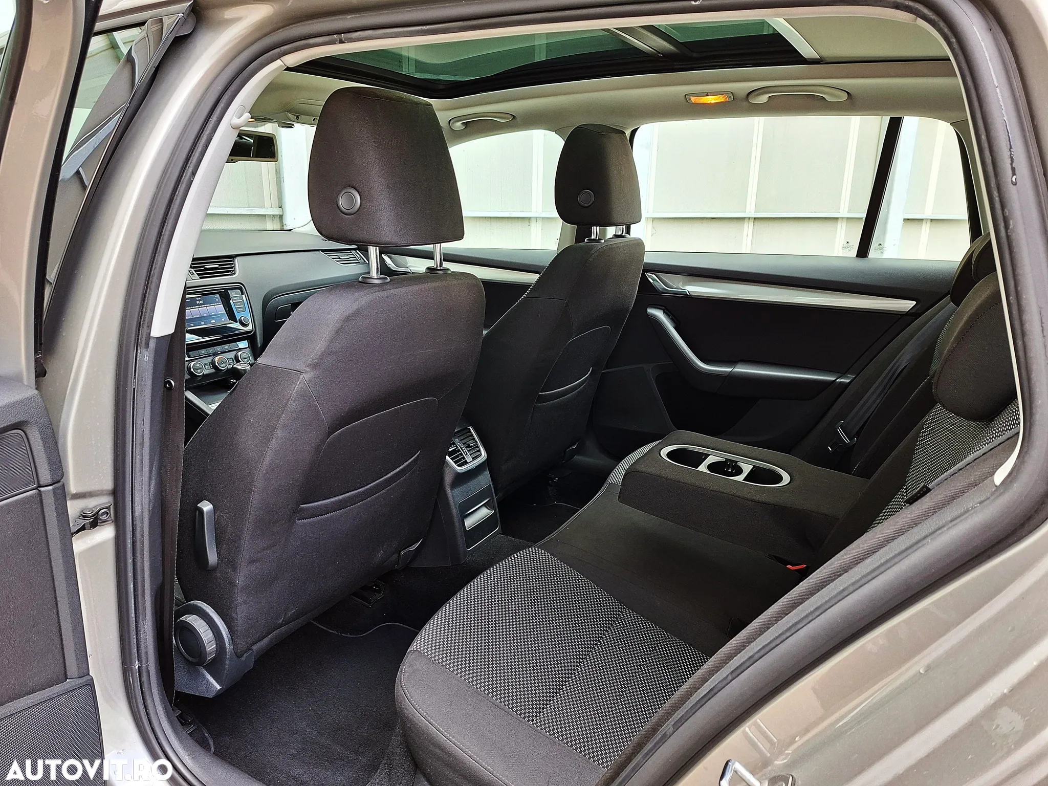 Skoda Octavia 1.6 TDI DSG Style - 19