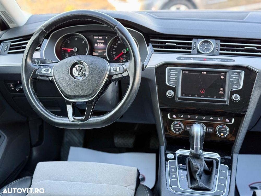 Volkswagen Passat 2.0 TDI SCR 4Motion DSG Comfortline - 5