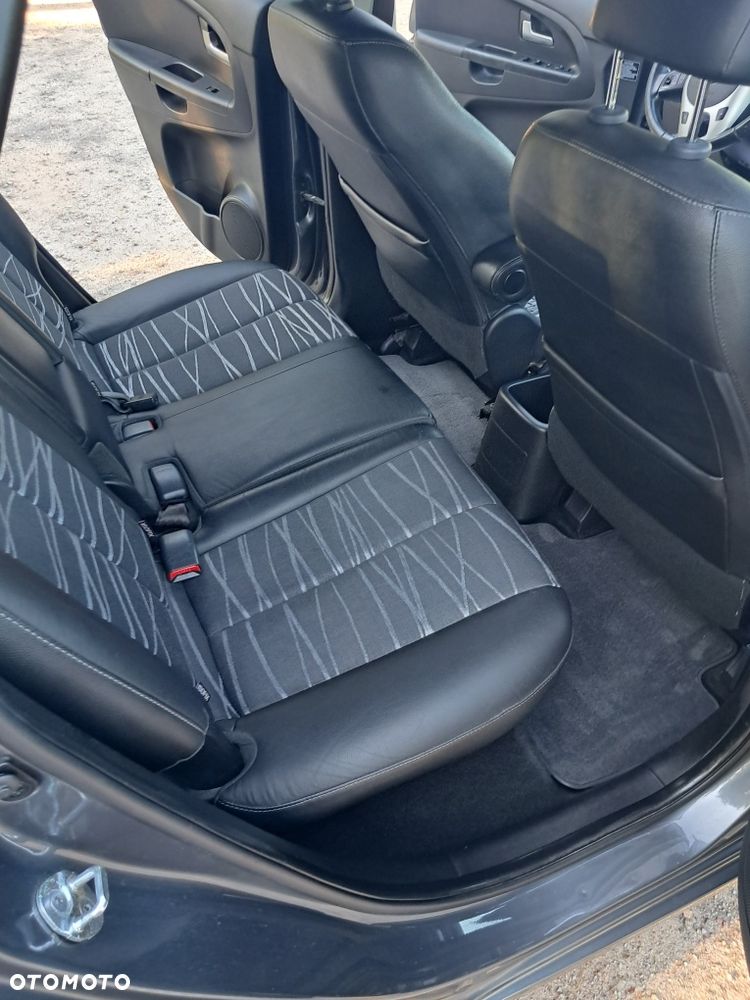 Kia Venga - 8