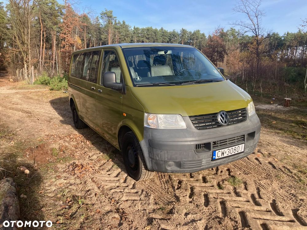 Volkswagen Caravelle - 1