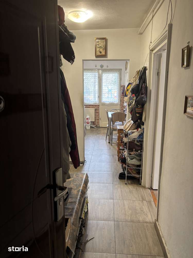 Apartament cu 3 camere, centrala pe gaz, etaj 1 — fotografia 1