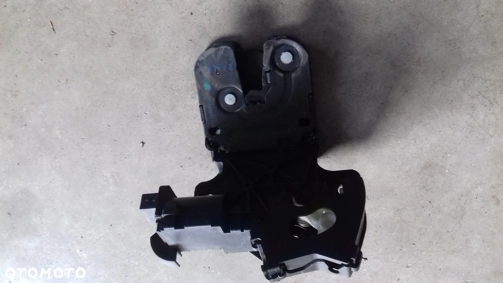 zamek bagażnika 8P4827505B 8P4827505C A6 C6 kombi - 1