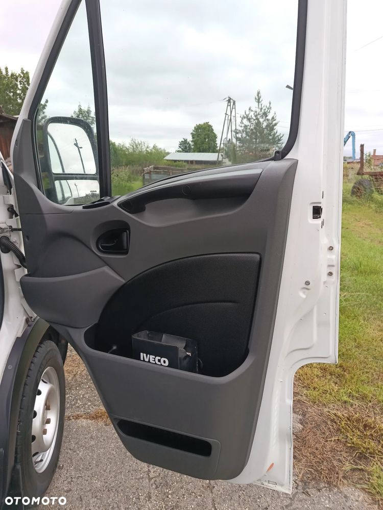 Iveco DAILY 35s13 L2H2 2.3 diesel 126kM, 2012 rok, WEBASTO, HAK, CAMERA COFANIA, ORGINALNY NIEWIELKI PRZEBIEG 176tyś. SPROWADZONY ZE SZWECJI! - 29