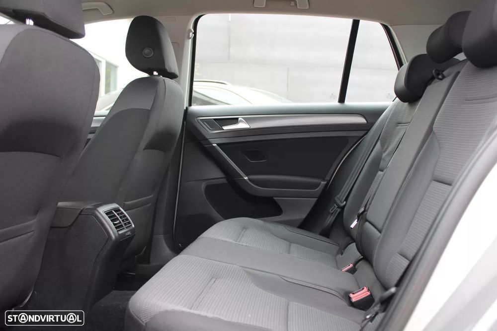 VW Golf 1.6 TDI Confortline - 16