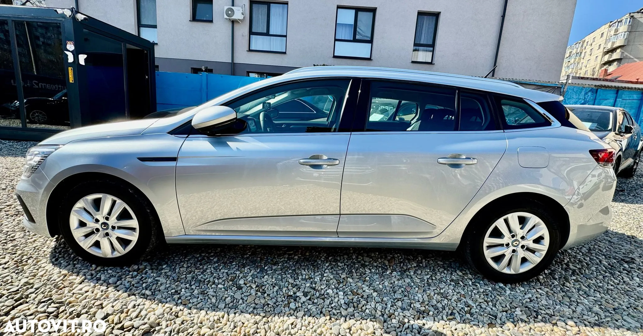 Renault Megane Grandtour E-TECH Plug-in 160 BUSINESS EDITION - 12