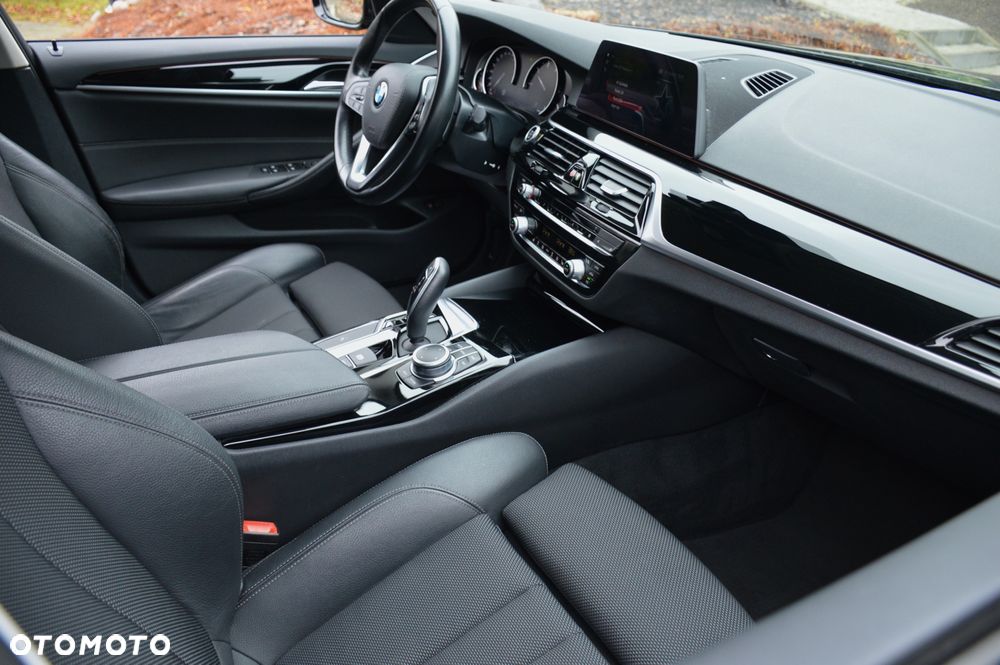 BMW Seria 5 520d xDrive Sport Line sport - 19