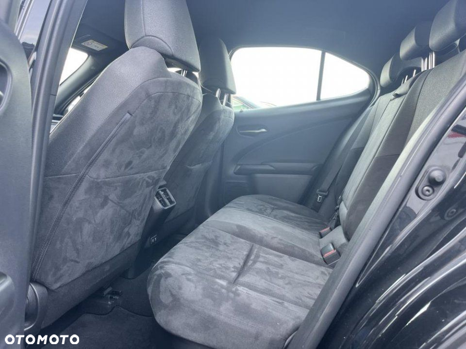 Lexus UX - 12