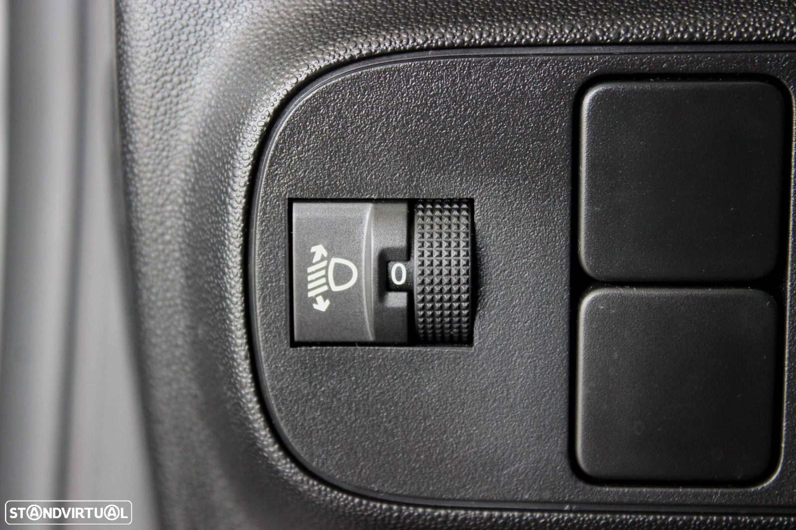 Citroën C3 1.2 PureTech Shine EAT6 - 10
