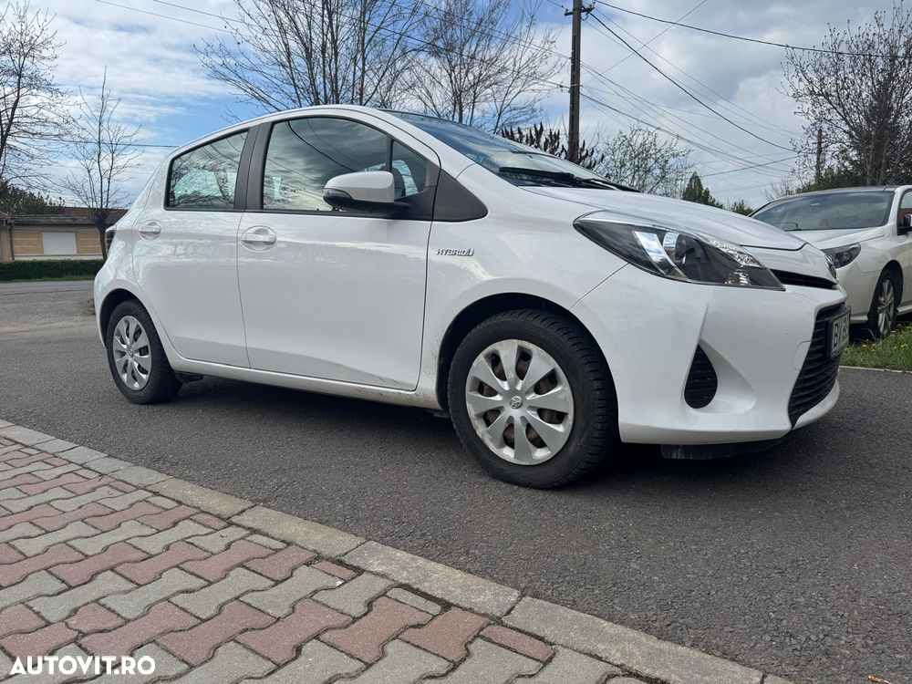 Toyota Yaris 1.5 VVT-i HSD Luna - 1