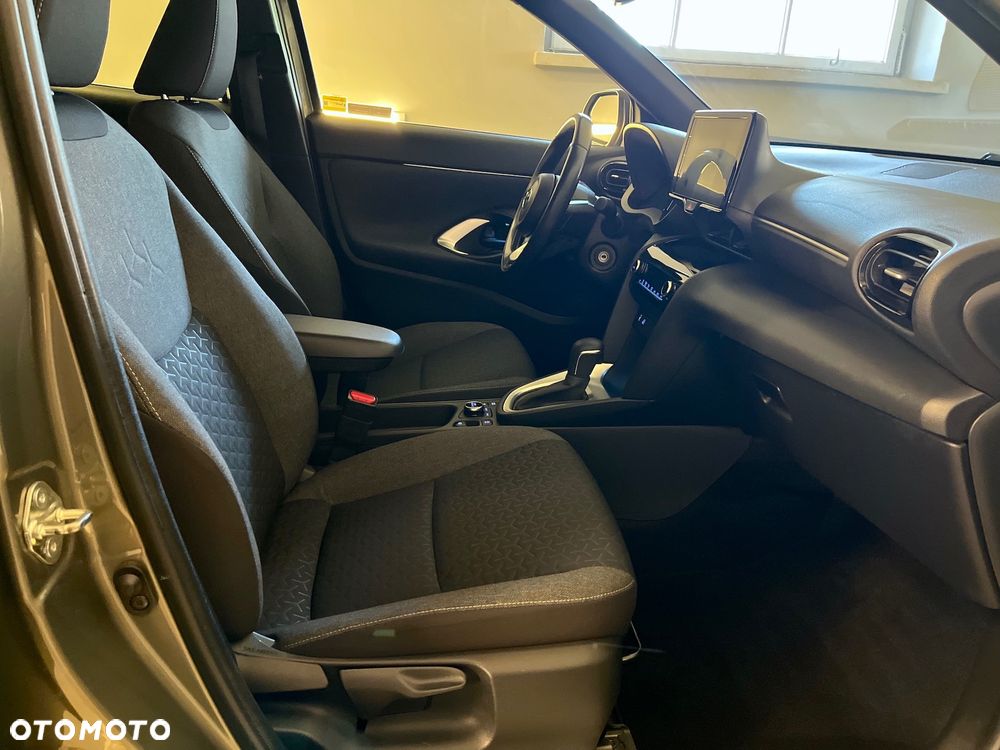 Toyota Yaris Cross Hybrid 1.5 Comfort 4x4 - 12