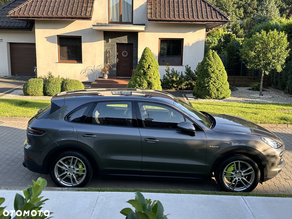 Porsche Cayenne - 4