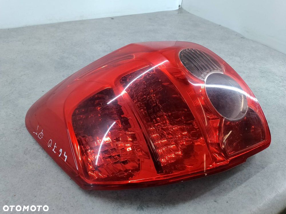 LAMPA TYLNA LEWA TOYOTA AURIS I HATCHBACK 5D - 4