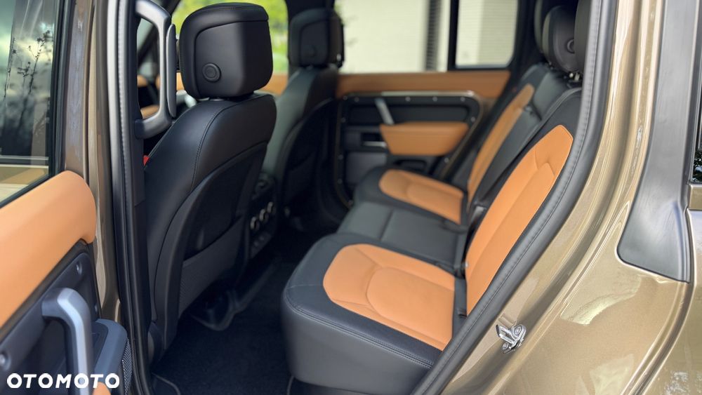 Land Rover Defender 3.0 D300 mHEV - 14