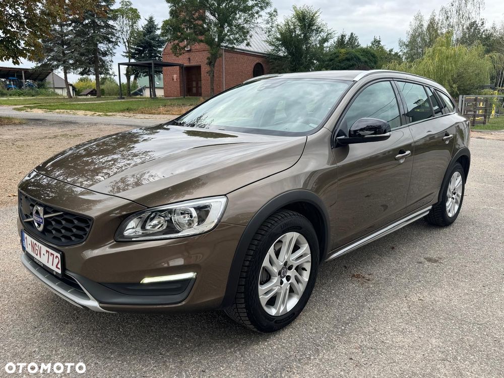Volvo V60 Cross Country D3 Drive-E Momentum - 3