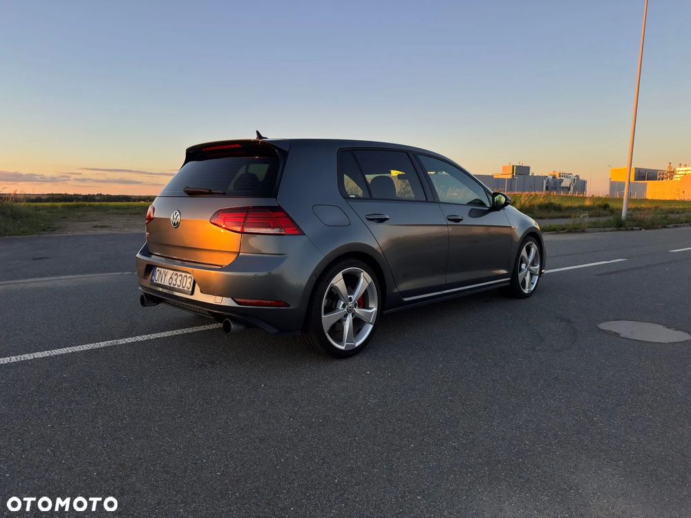 Volkswagen Golf - 5