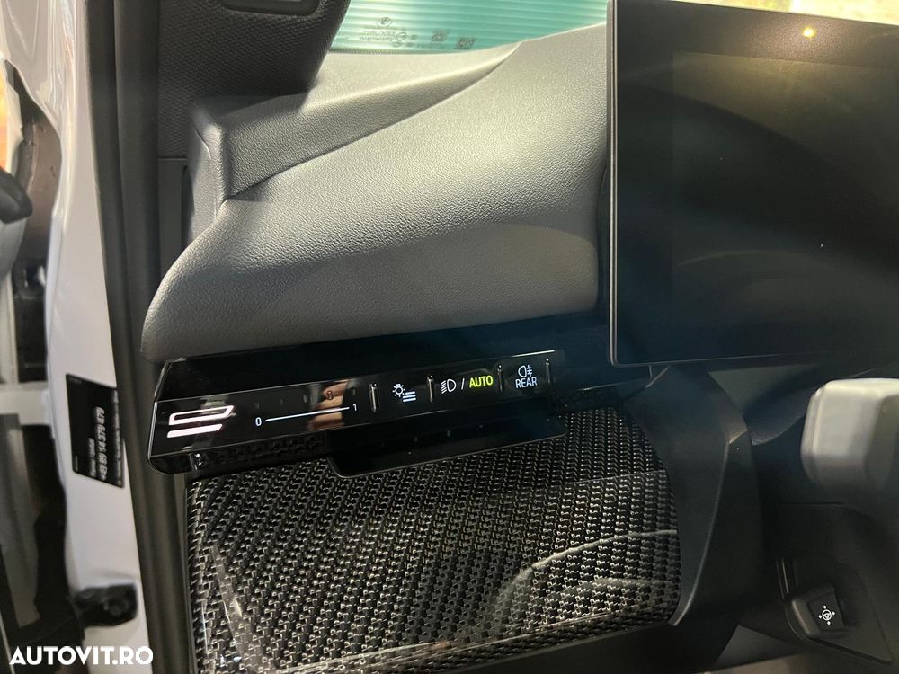 BMW Seria 5 520i AT MHEV - 17