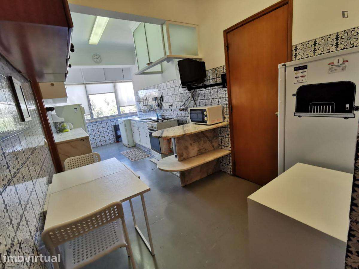 Quarto - localizado em Benfica Lisbon - Grande imagem: 4/20