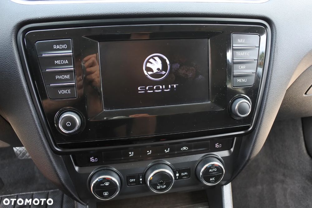 Skoda Octavia Scout 2.0 TDI 4x4 DSG - 26