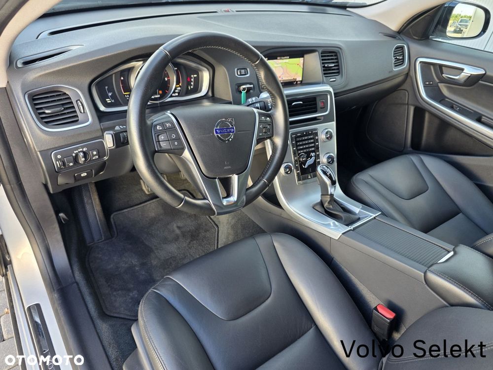 Volvo V60 Cross Country - 13