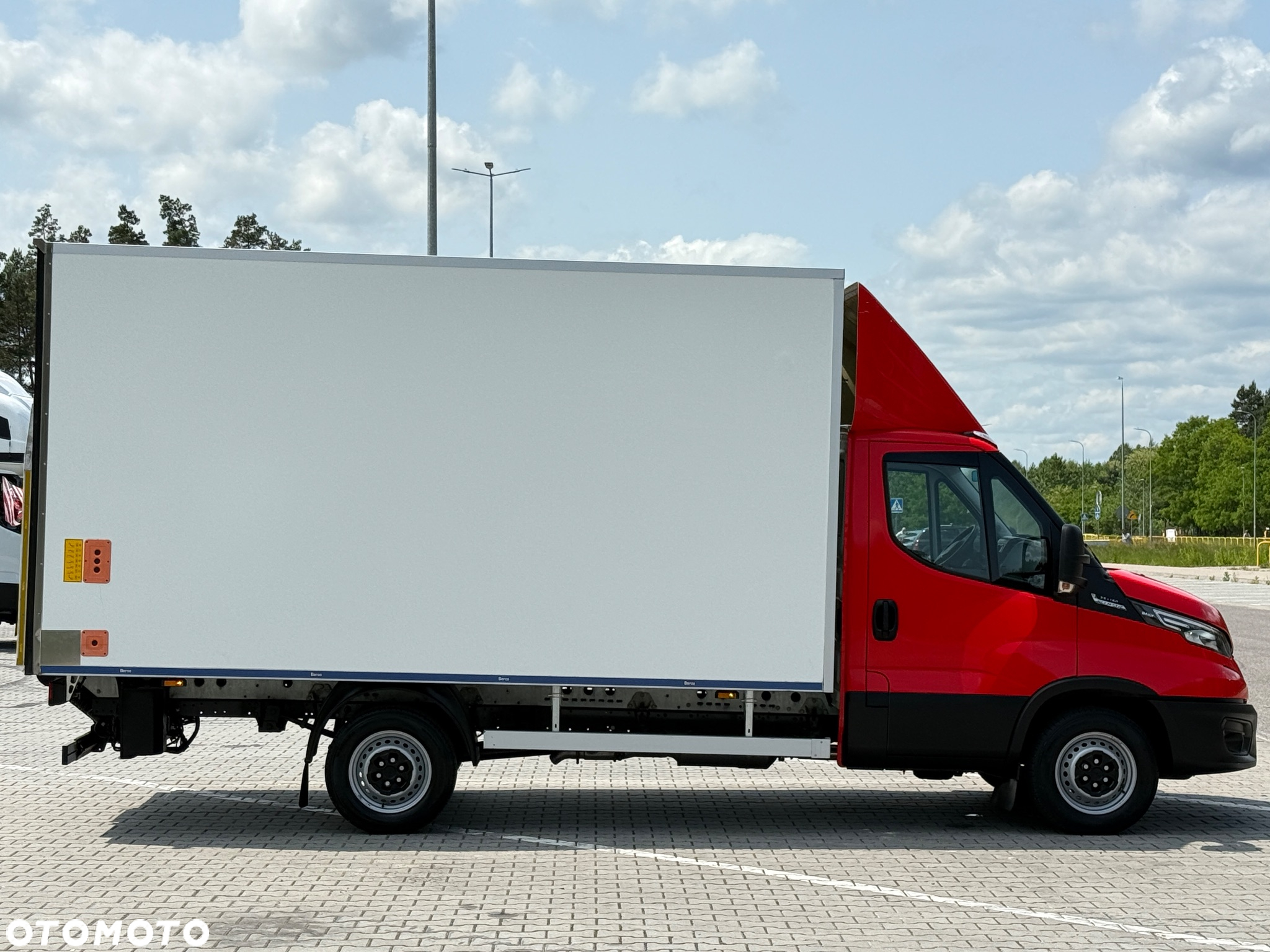 Iveco DAILY 35-160 160KM Hi Matic *Resor+Poduszka* Full LED Kontener * Izoterma +Winda 750KG SUPER STAN!!! - 9