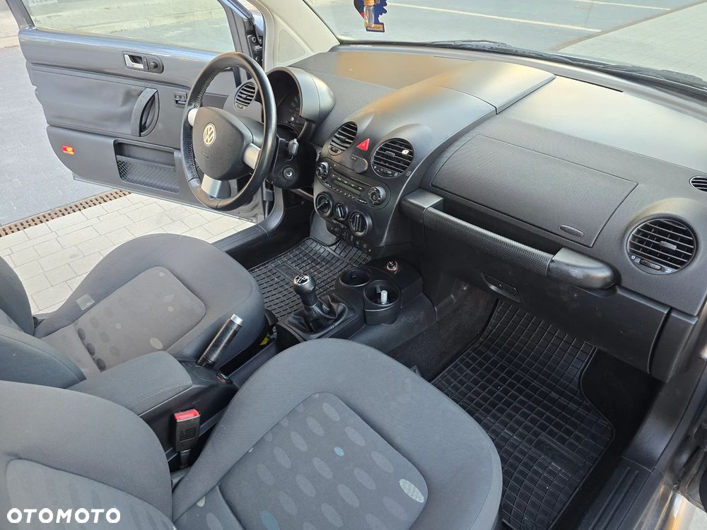 Volkswagen New Beetle - 22
